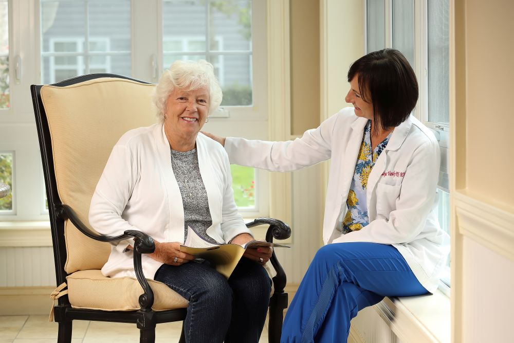 image of nurse and resident at sunnyside manor in wall nj